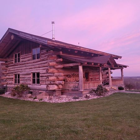 Firefly Creek Lodge Livonia Exterior photo