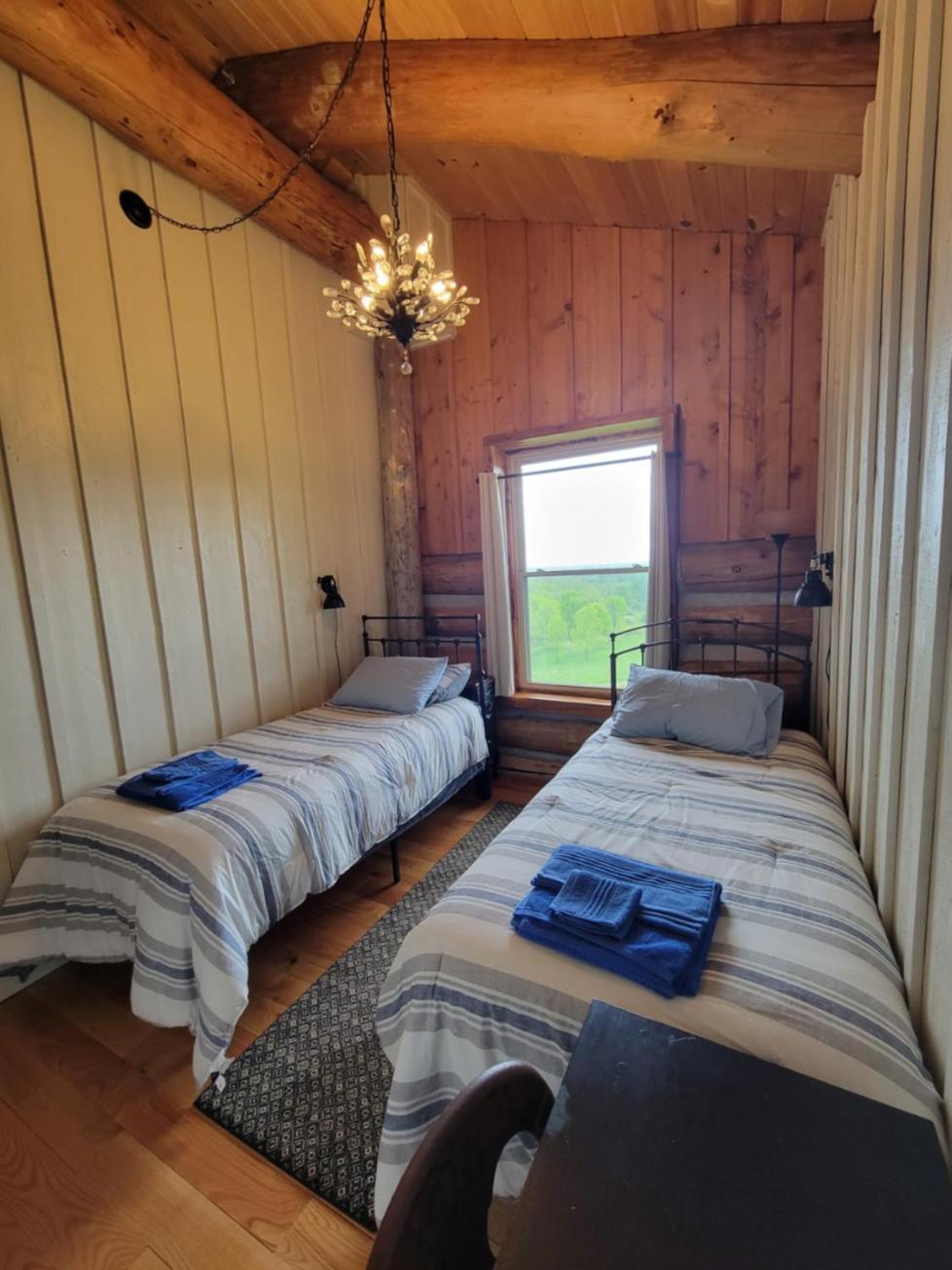 Firefly Creek Lodge Livonia Exterior photo