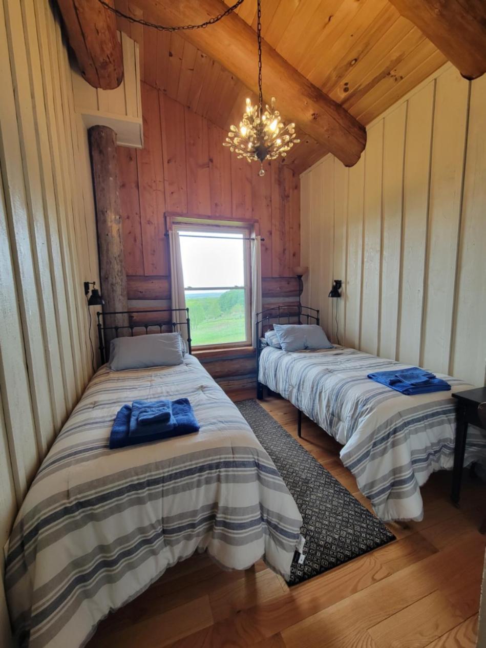 Firefly Creek Lodge Livonia Exterior photo